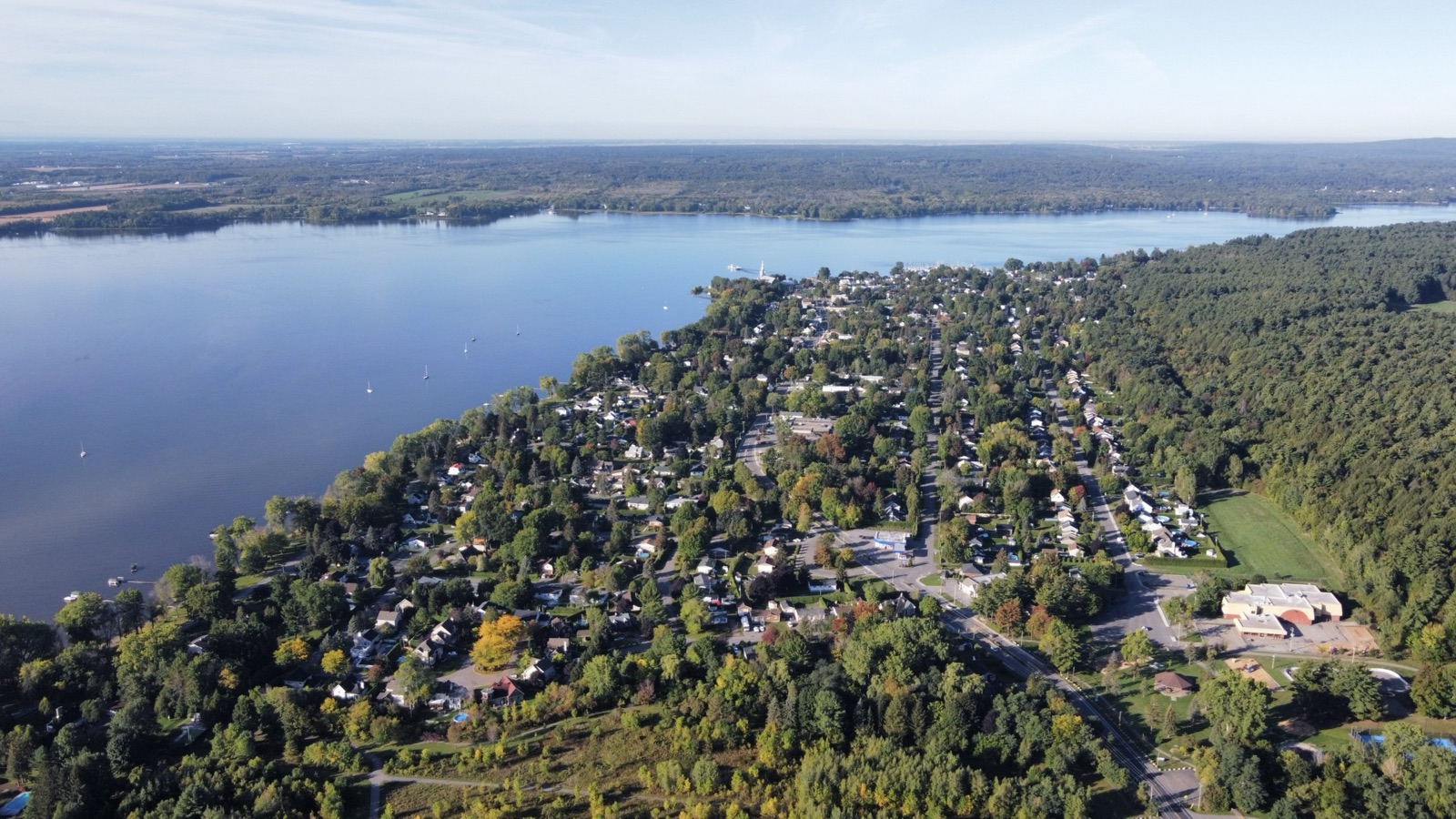 Vue d'Oka et du lac des Deux Montagnes