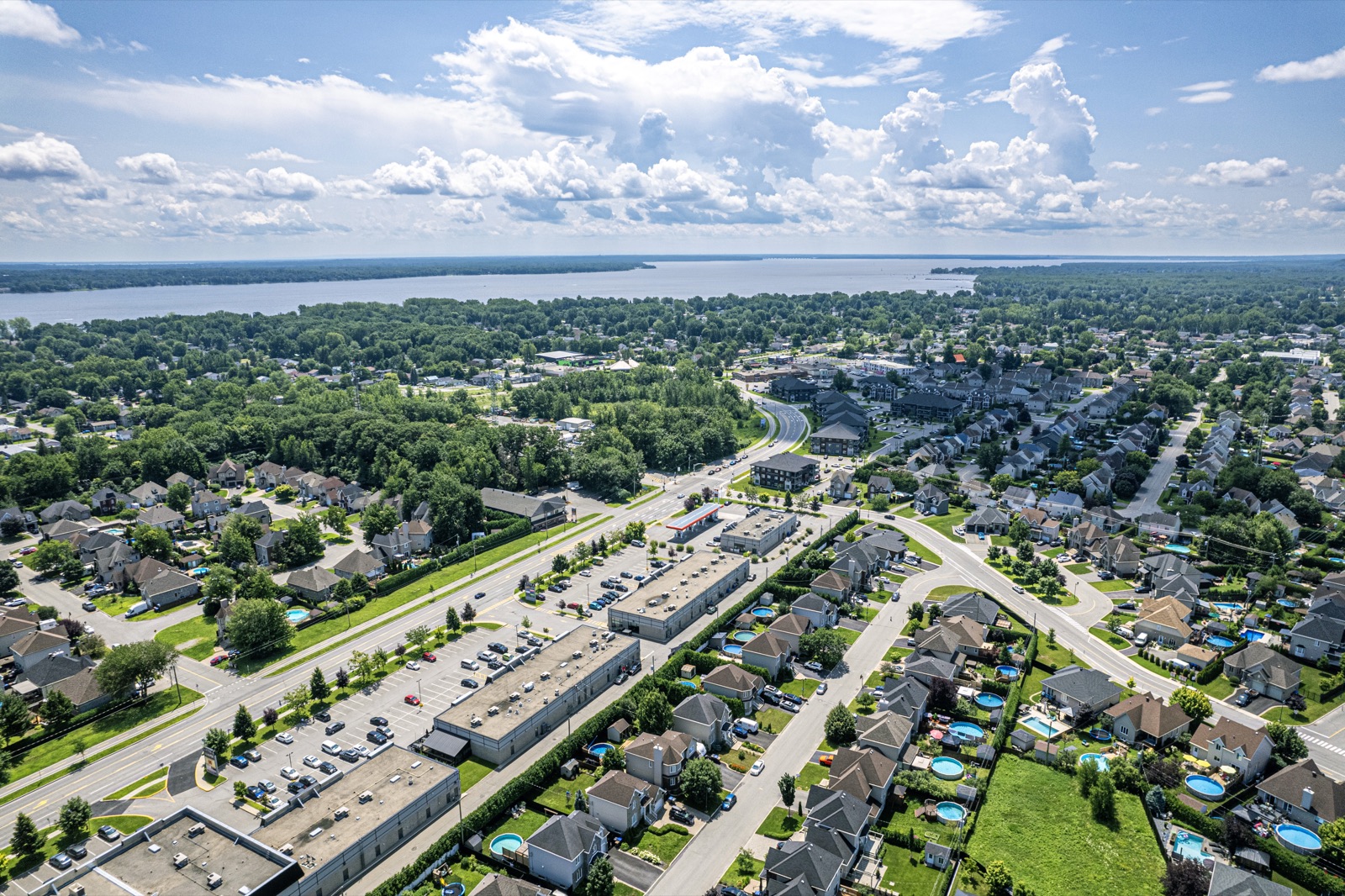 Vue aérienne de Sainte-Marthe-sur-le-Lac